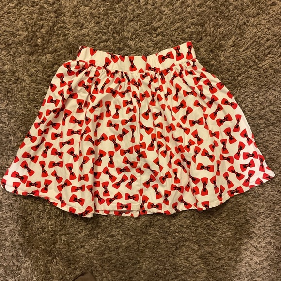 Red Bow Patterned Skirt - Picture 3 of 8